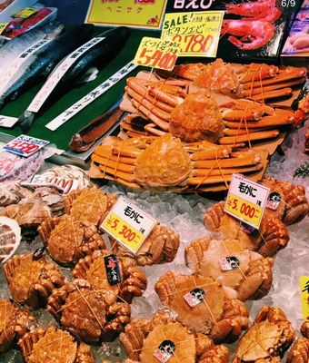 會(huì)玩 | 菜市場(chǎng)里的煙火江湖 藏在市井?dāng)倷n間的城市美食密碼